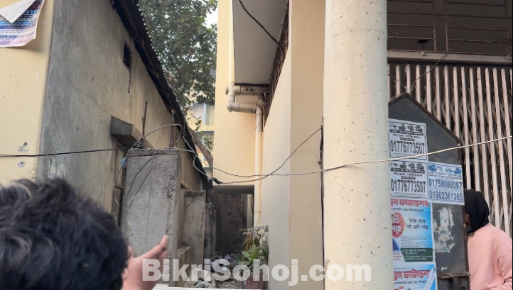 টঙ্গী স্টেশন রোডে ৬ তলা বাড়ি বিক্রি করা হবে।